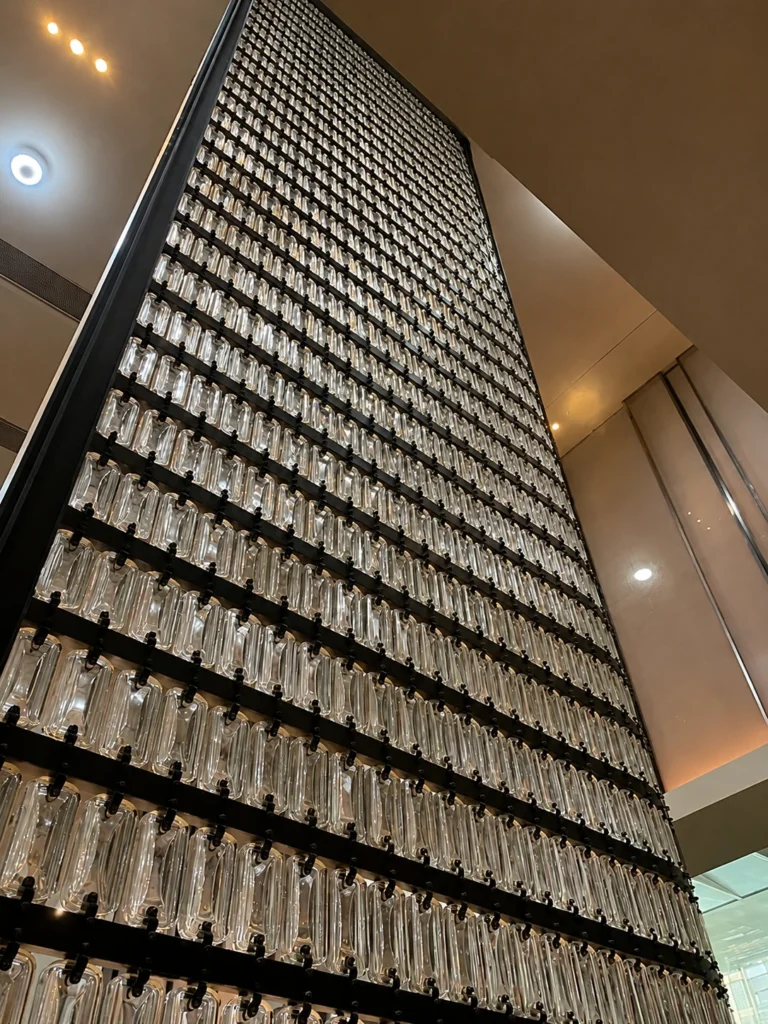 Panneaux suspendus rectangulaires en cristal — Référence d’application 008